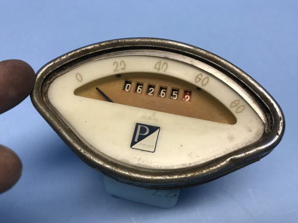 Vespa clamshell speedo